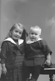 Syskonen Greta och Nils Hemgren, Källbacken 10, Gävle