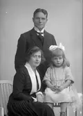 Gustaf Eriksson med familj, Staketgatan 55, Gävle
