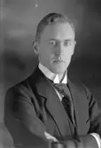 Handelslärare Sven Garberg, född: 1897. Södra Sjötullsgatan 14, Gävle. Sedemera rektor vid yrkesskolorna

