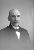 Rektor Ernst Aurell. Född: 20 november 1870. Rektor vid Dövstumskolan i Gävle från 1908.
