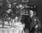 J. A. Gustafsson (Född 14 juni 1871) på sin 50-årsdag 14 juni 1921. Var verksam som resande vid Import aktiebolaget Carl Olin. (W. Lindeberg Gävle-Ett porträttgalleri (1924) sid 158)   Bostadsadress:  Norra Slottsgatan 15, Gävle

