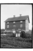 Örebro Pappersbruk, Almby socken
En och en halvplans bostadshus, familj 4 personer.
Lars Hansson