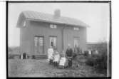 Albano Nr. 1, Näsby, Almby socken.
En och en halvplans bostadshus, familjegrupp 4 personer.
Johan Brolin