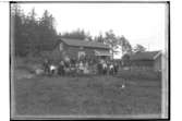En och en halvplans bostadshus och uthus, 14 personer.A. Larsson