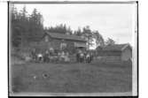 En och en halvplans bostadshus och uthus, 14 personer.A. Larsson