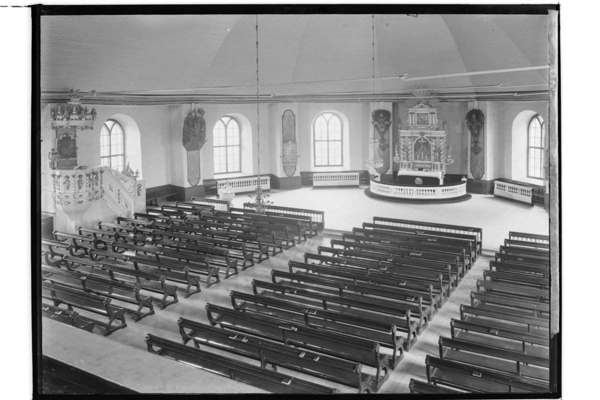 Samuel Lindskog, Väse kyrka, interiör.