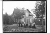 En och en halvplans bostadshus, 8 personer.W. Larsson