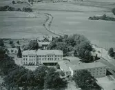 Flygfoto över Högalids folkhögskola.