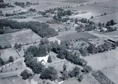 Flygfoto över Voxtorps kyrka.