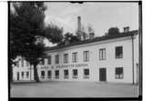 Örebro Strå & Filthattfabrik, tvåvånings fabriksbyggnad.
Carl Gibbson