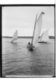 Segelsällskapet Hjälmaren.
Gottfrid Berglunds segelbåt 'Anna Lisa' och 2 andra segelbåtar.