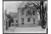 Tingshuset, tvåvånings stenhus, tagit från gården. Bilden visar huset på Olaigatan 34. 
Arkitekt Karl Nissen, Drottninggatan 3, Örebro.