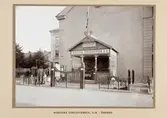 Industri- och slöjdutställning 21 juni - 16 juli 1911 i Örebro.
Utsällningen hölls vid Karolinska läroverket och Livregementets husarers ridhus vid Olaigatan. Bilderna är samlade i en bok med riktika fotokopior.

Ordförande för programkommittén var landshövding Theodor Nordström. Fabrikör Anton Hahn fungerade som närmaste man och vice ordförande. Med i styrelsen satt även stadsarkitekten Magnus Dahlander.

Nordiska syrgasverken AB, Örebro