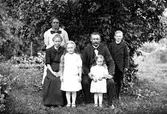 Viktor och Kristina Strid i Mårtsbo. Dottern Berta Strid gift Andersson med barnen Nanny, Anny och Bertil från Östra Hästbo