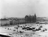 Gävle stad – Norr. Stortorget (salutorget) i slutet av 1800-talet.
Till höger i bilden kvarteret Skolstuvan, där Hypoteksbankens hus byggdes 1897.
