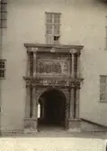 En portal på inre borggården vid Kalmar slott.