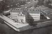 Fängelset i Kalmar, färdigt 1852 som ett av de första cellfängelserna. Kalmaranstalten är den äldsta i bruk varande kriminalvårdsanstalten i Sverige. Den skall ersättas med en modern anstalt i Halltorp, tre mil söder om Kalmar.