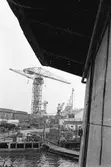 Ekensbergs varv 1970; vy från en av dockorna in mot varvsområdet