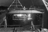 Ekensbergs varv 1970; Transatlantics lastfartyg SCANDIC förlängs i stora dockan; ny sektion lyfts på plats med hjälp av pontonkranen LODBROK.