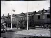 Kung Gustav V kliver av tåget vid Skeppsbron under ett besök i Kalmar.