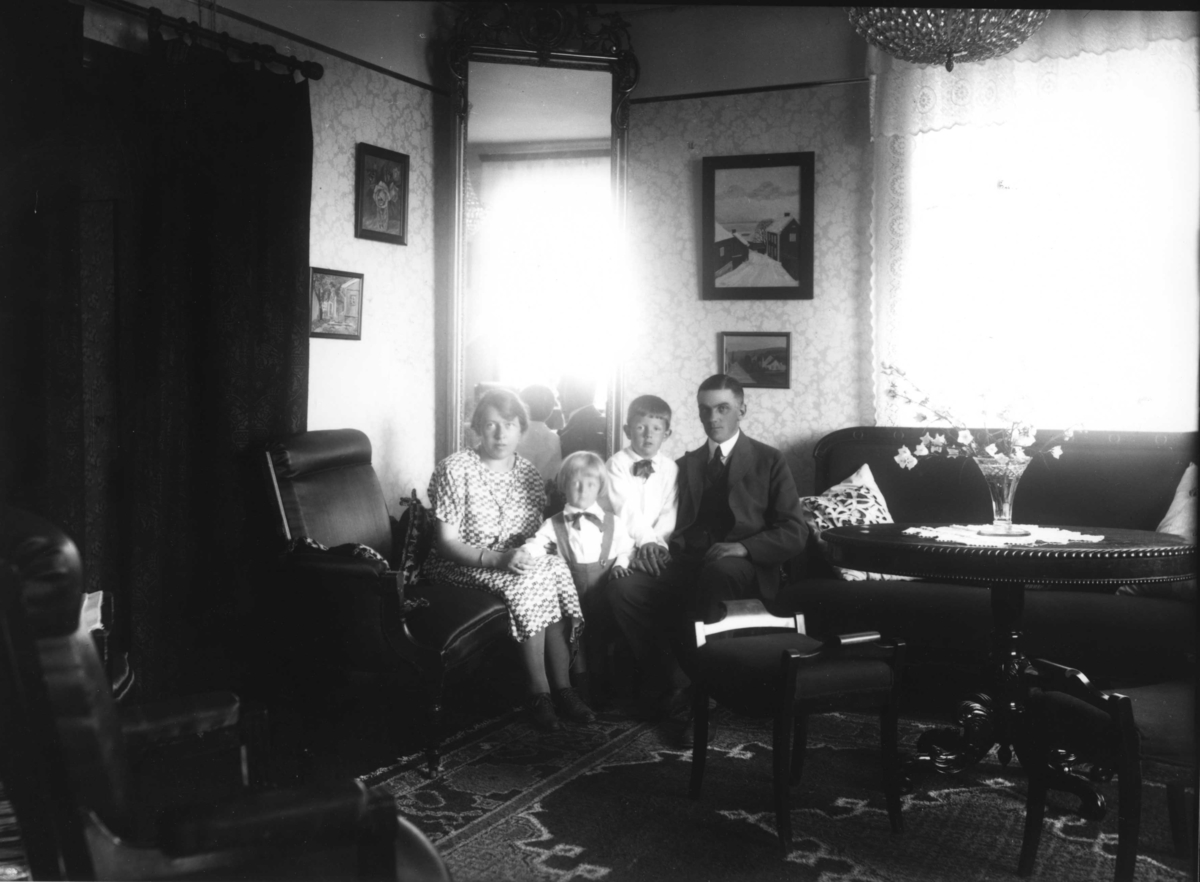 Calla Helena Sundbeck, Familjen Roman i Gränna. Fr vänster: Margareta, Lars, Sten och John