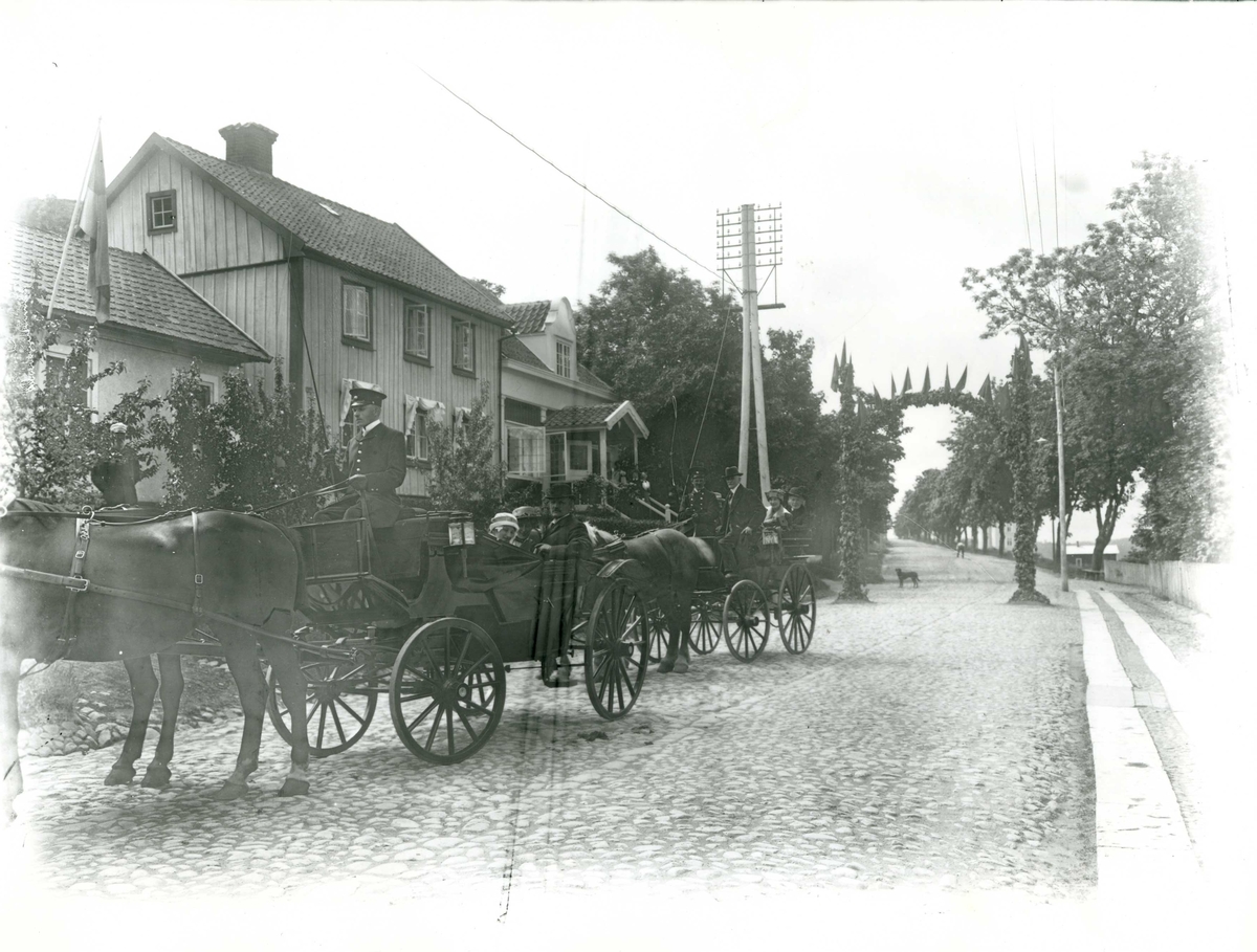 Calla Helena Sundbeck, Prins Carl med familj på väg in till Gränna via söder tull. Det främre ekipaget förs av Axel Stark.