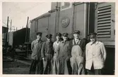 Järnvägspersonal på Bangården i Storvik 1947. Fr v Evert Persson, Holger Hedlund, Sölve Hedlund, Johan Rask, Gunnar Königsson, Gunnar Orth. Holger och Sölve är kusiner (från Gästrike-Hammarby).