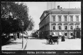 Photographicum. Östra Drottninggatan. Carl Larsson, Gefle.
