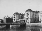 Centralbron jämte Grand Hotell till vänster därom Frimurarlogen.
