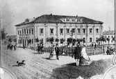 Spektakelhuset vid Norra Kungsgatan, en föregångare till nuvarande Gävle Teater, förstördes vid stadsbranden 1869. Det byggdes mellan Staketgatan och Ruddammsgatan i höjd med nuvarande Vasaskolan (platsen, i nuvarande Rådhusesplanaden, kallades Teatertorget) och invigdes 1840.
Byggnaden uppfördes av trä i två våningar med valmat tak och huvudentré från västra gaveln, Norra Kungsgatan. Salongen rymde 600 platser och var ett av landsortens största teaterhus.