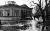 Gävle stad – Väster, Gamla Badhuset i Stadsträdgården.
Översvämning, 1930-talet.
