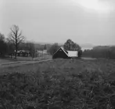 En vy över Kulltorps kyrkby i Gnosjö kommun och längre bort ser man Kyrkan.