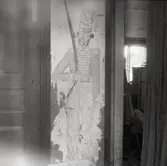 Husar, målning med limfärg å klistrat papper.