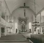 Interiör från långhuset i Högby kyrka.