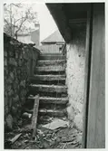 Källartrappan i en fastighet i kvarteret Skrivaren 42.

Foto: MOrn 2.11.1970