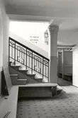 Varmbadhus receptionen. Till höger dörr till första klass karbad för damer.

Foto: K.Pettersson 1974.