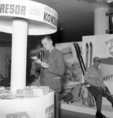Konsum Alfas Varuhus. Vintersportutställning med SJ. Januari 1945


