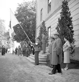 Reportage för Gefle Dagblad. Röda Korsbazar i landshövdingens trädgård på Slottet. Juni 1937
