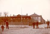 Nisbethska huset på Ölandsgatan 45 uppfördes 1764. Har varit en skola en gång i tiden, 1936 köpte Kalmar sjömanshem fastigheten.
