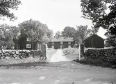 Mangård från landsvägen.