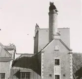 En fabriksskorsten till ett bryggeri.