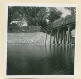 En ravelin med vindbrygga över vallgraven till Kalmar slott.