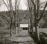 En trädallé till en tvättstuga.