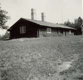 Ett boningshuset på Lilla Gunnebo. Nu hembygdsmuseum. Det byggdes runt 1685.