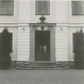 En portal till Odensviholm herrgård.