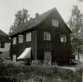 Gunnebo bruk. Gamla tråddrageriet - arbetarkasern i korsvirke, byggd på 1800-talet av en tysk bruksägare på Gunnebo.