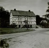 Gunnebo bruk. Gamla tråddrageriet - arbetarkasern i korsvirke, byggd på 1800-talet av en tysk bruksägare på Gunnebo.