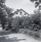 Före detta sockenstugan vid kyrkan i Lofta.