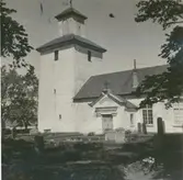 Kyrkan med kyrkogård i Ventlinge.