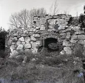 En ruin av en ugn mot söder.